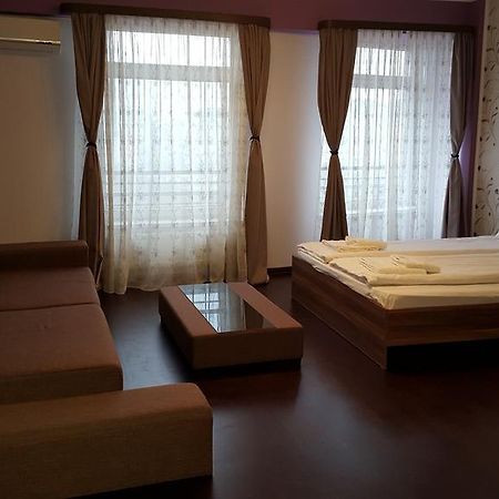 Sunlight Studio Apartment Oradea Zewnętrze zdjęcie